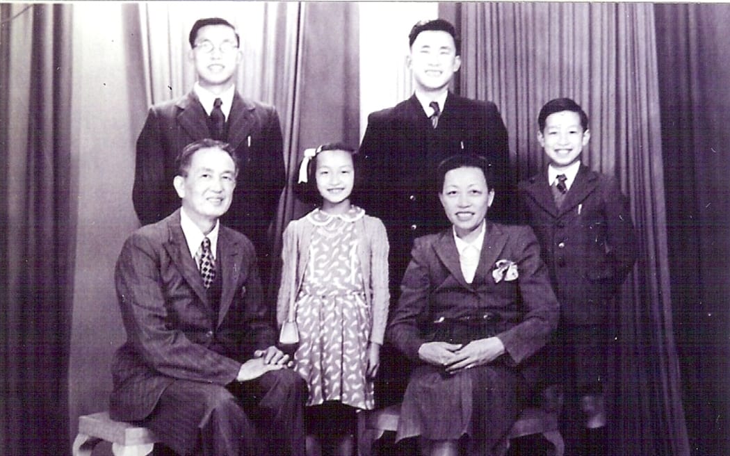 4QMHJYI_Hing_Yew_Wong_1951_1952_Harry_Ah_Lean_Wong_family_photo_jpg.jpeg