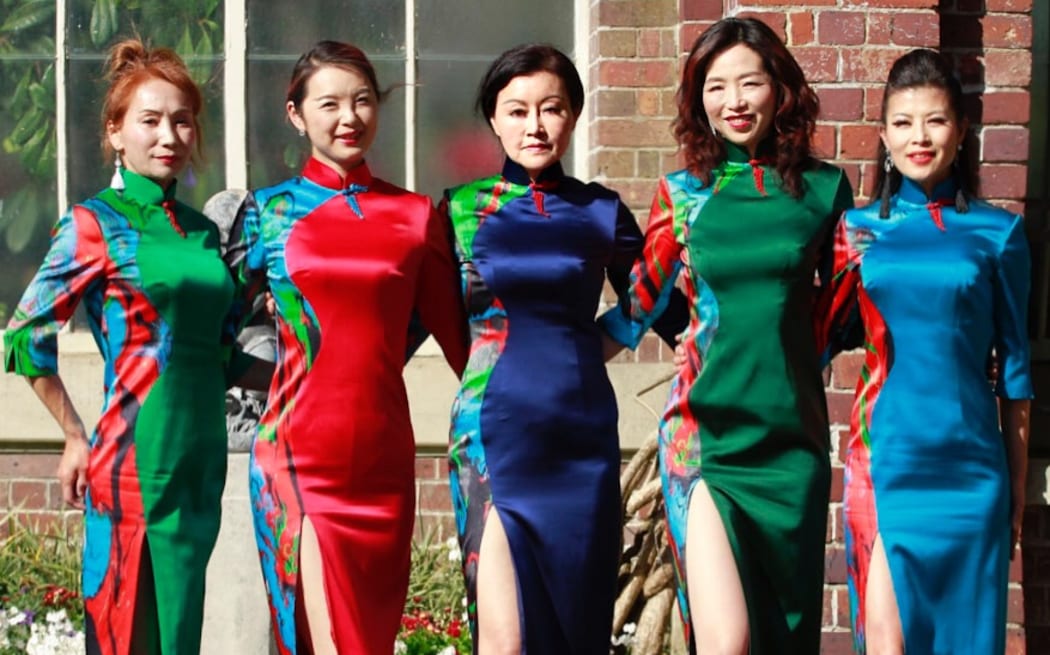 4NN2R5B_Wendy_Wang_and_her_members_jpg.jpeg