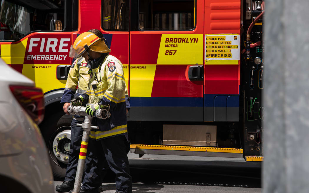4LHRS4Z_FireFighters_3_jpg.jpeg