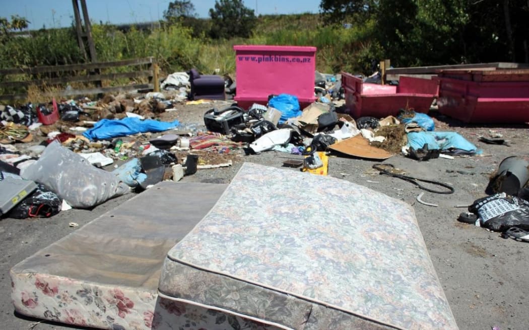 4KK176A_rubbish_dump1_jpg.jpeg