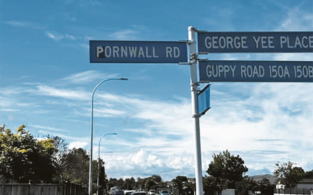 4KCXA3Q_streetsign23_1_1_jpg.jpeg