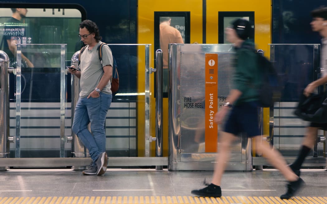 4KUEMK1_train_jpg.jpeg