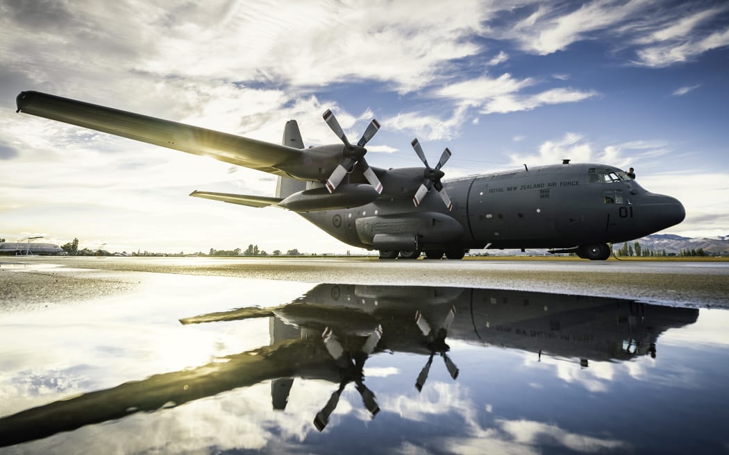 4OZR6FL_C_130H_Hercules_NZ7001_on_Exercise_Nocturnal_Reach_RNZAF_Base_Woodbourne.jpeg
