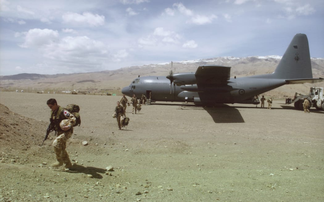 4T3FD6P_C_130H_Hercules_NZ7005_in_Bamiyan_Afghanistan_2006_jpg.jpeg