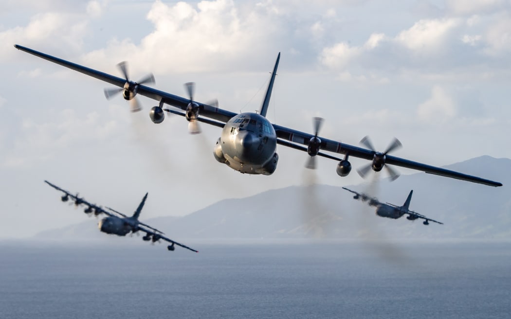 4LRBS3R_C_130H_Hercules_flying_in_formation_2022_jpg.jpeg