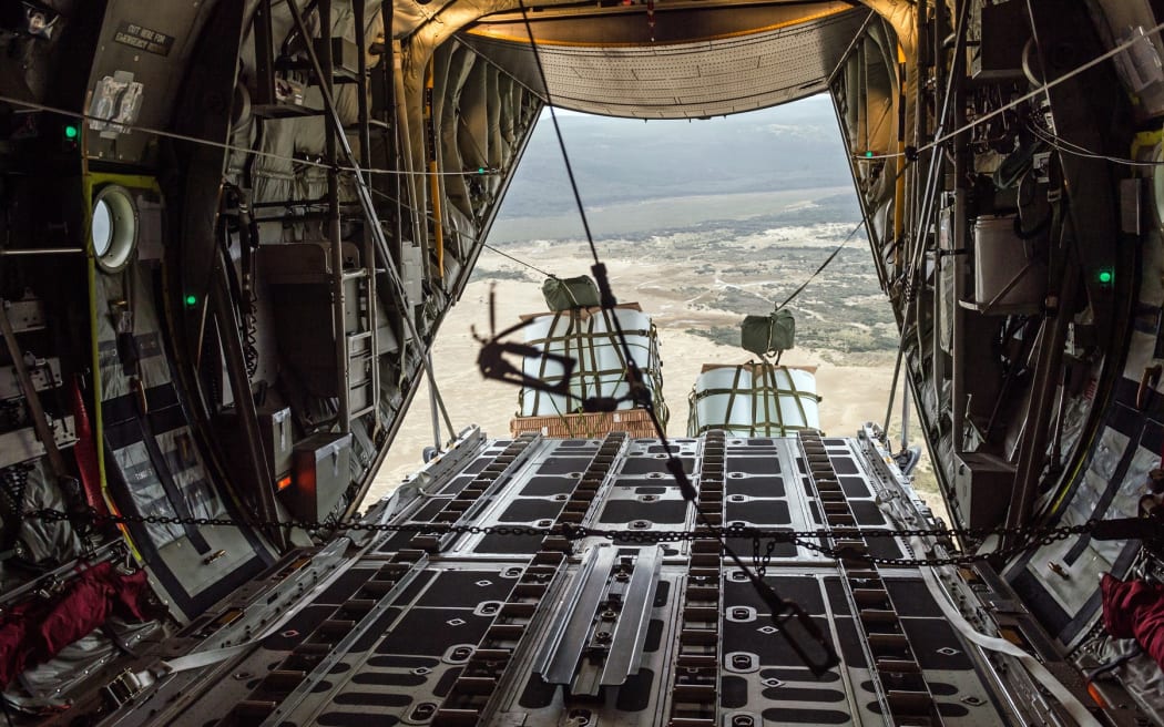 4KCRJ6O_C_130H_Hercules_supply_drop_2016_jpg.jpeg