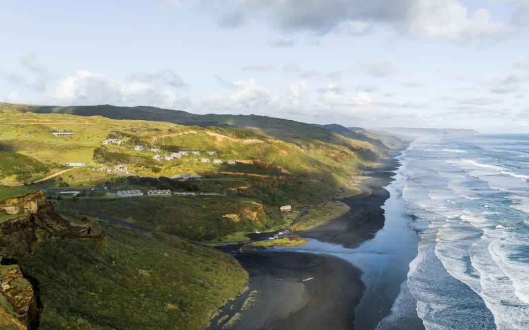 4KJLPAN_Karioitahi_Beach_jpg.jpeg
