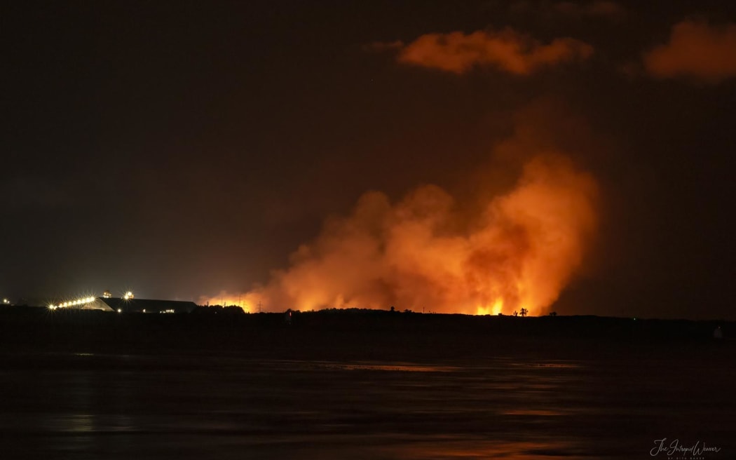 4KCSDYT_fire_at_tiwai_point___intrepidweaver_photography_1_jpg_1.jpeg