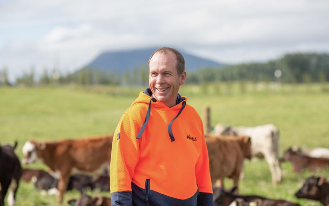 4KYDZCD_Mark_Leslie_with_calves_jpg.jpeg