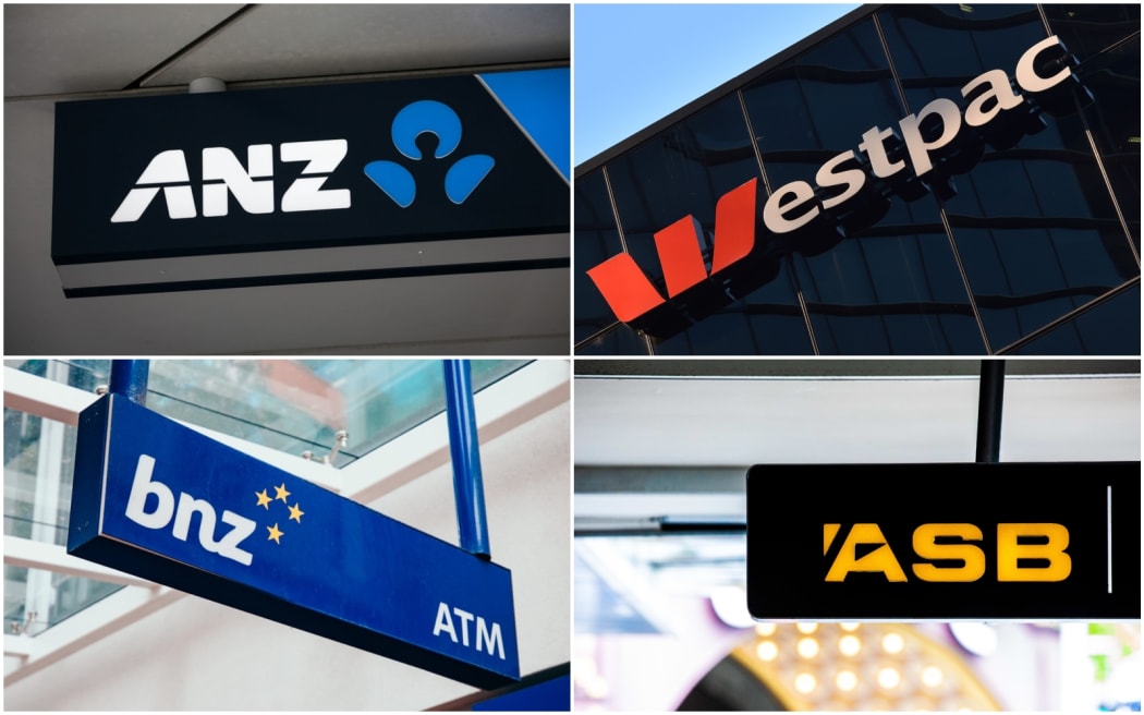 4LEZR37_banks_jpg.jpeg
