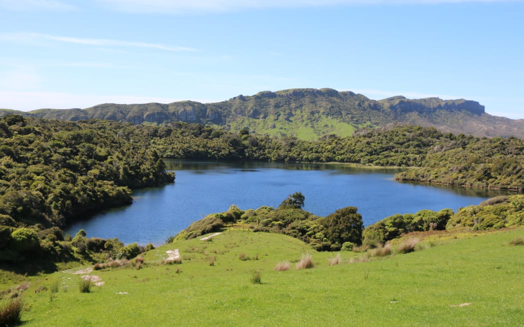 4MFFNJJ_A_rain_fed_lake_on_the_property_JPG.jpeg