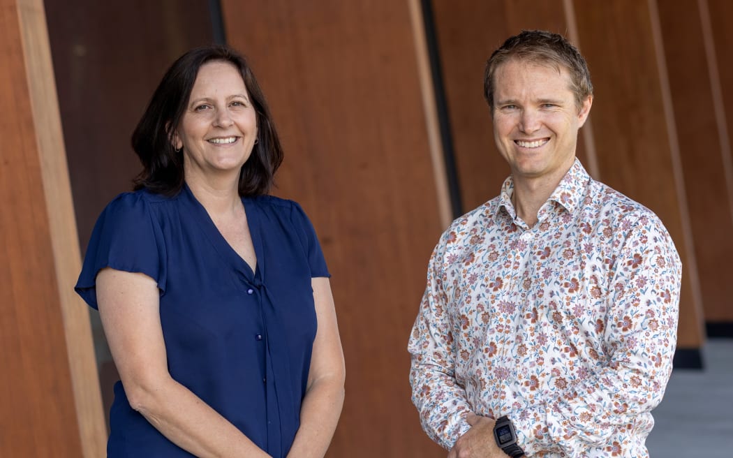 4KCVNRT_Associate_Professor_Lynne_Chepulis_and_Dr_Hamish_Crocket_from_the_Univer.jpeg
