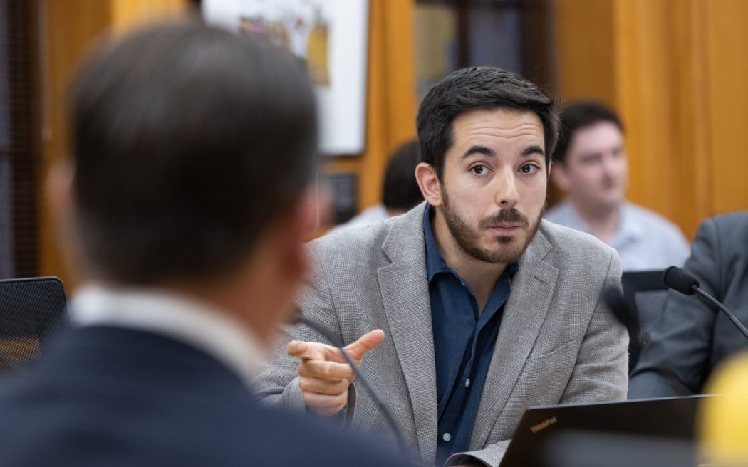 4LBE9V1_Ricardo_Menendez_March_in_Select_Committee_2_jpg.jpeg