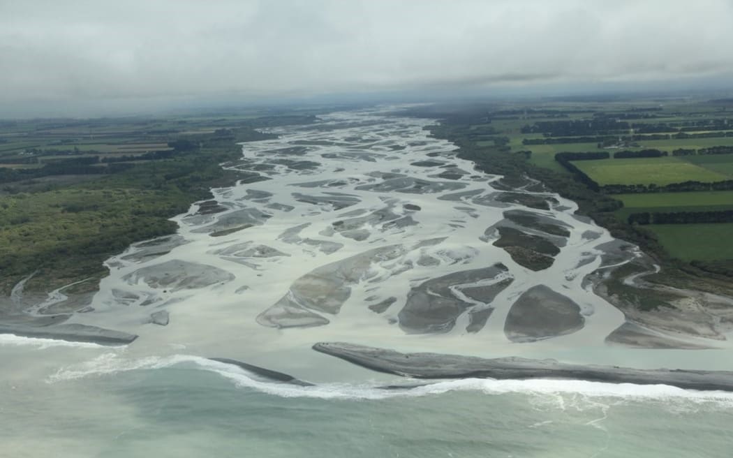 4LL0G0V_Want_salmon_to_remain_in_headwaters_as_long_as_possible_as_flood_prone_r.jpeg