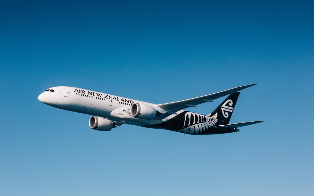 4KN78J0_AIRNZ_787_9_In_Flight_exterior_2014_07_jpg.jpeg