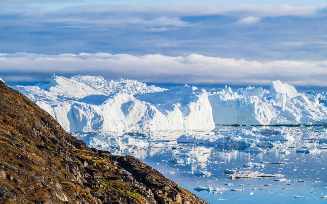 4KIL1QB_AFP__20240709__pedersen_icebergs240703_npWo9__v1__HighRes__IcebergsAndEf.jpeg