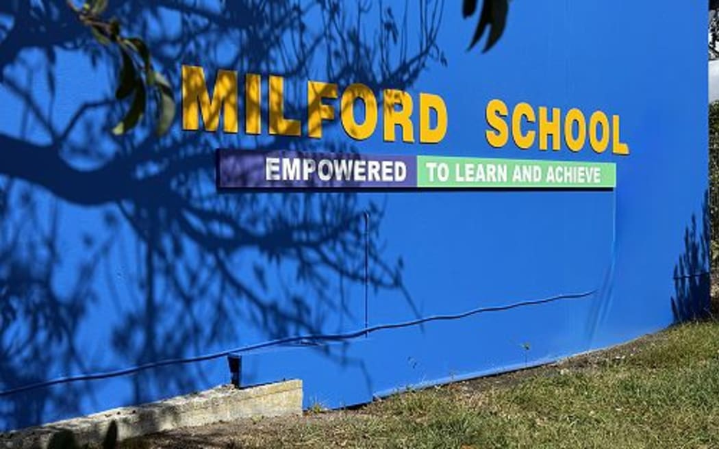 4K7VFMH_milford_school_jpg.jpeg