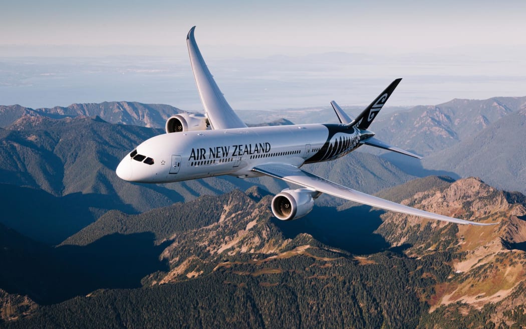 4KN78J0_AIRNZ_787_9_In_Flight_exterior_2014_18_jpg.jpeg