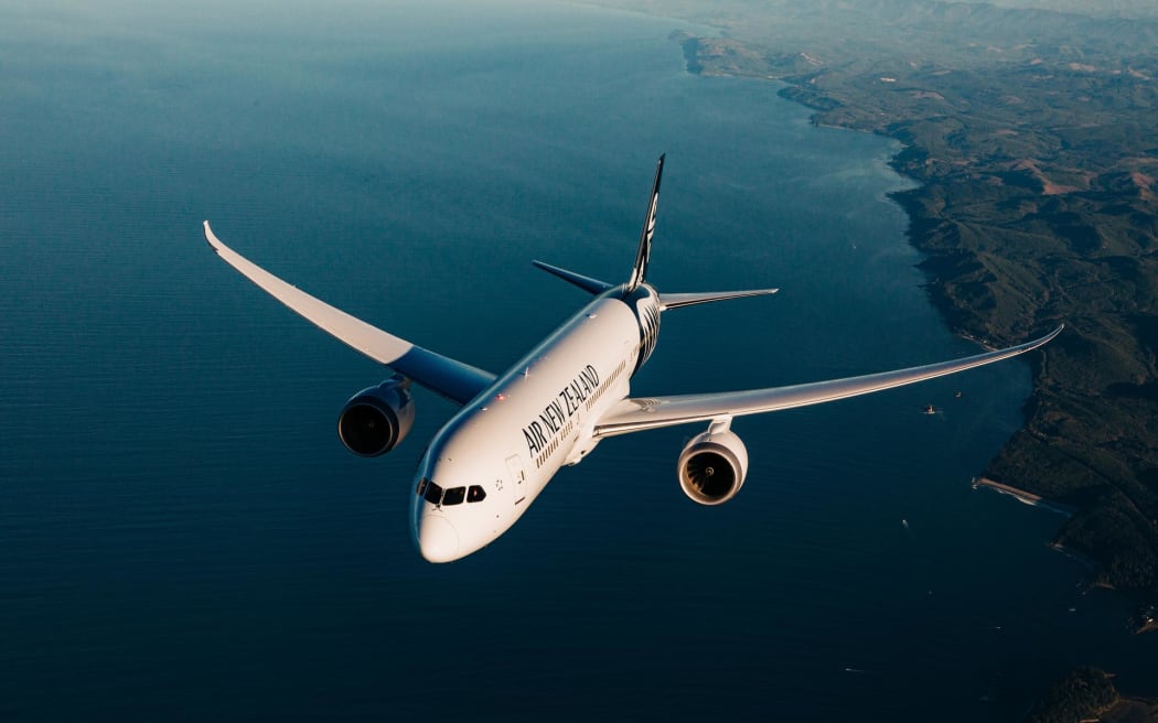 4KN78J0_AIRNZ_787_9_In_Flight_exterior_2014_21_jpg.jpeg