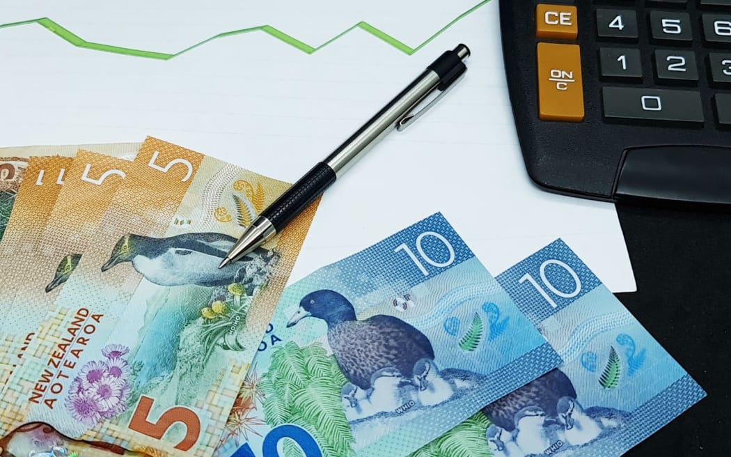 4MF4OR2_new_zealand_money_cash_jpg.jpeg