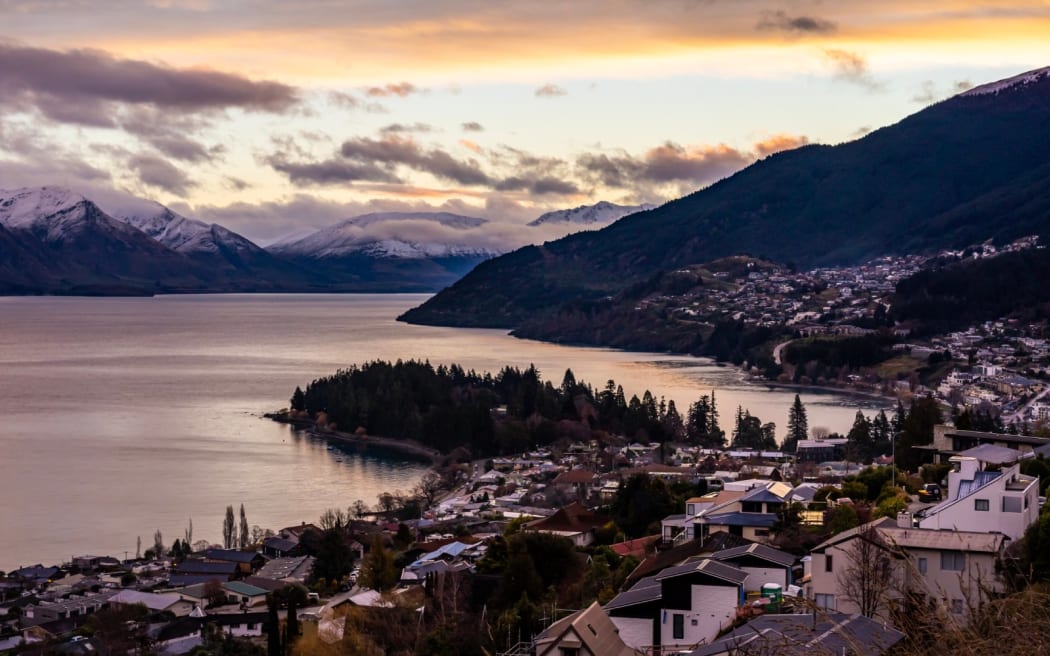 4N74QK4_queenstown_generic_jpg.jpeg