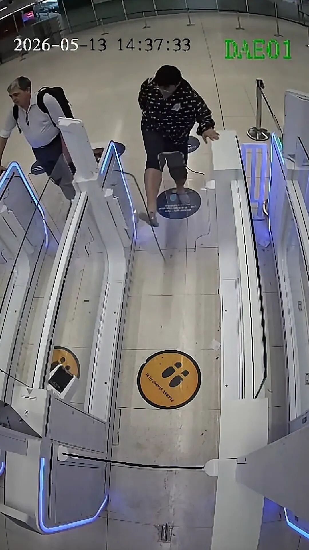 2055798534542274560.jpg