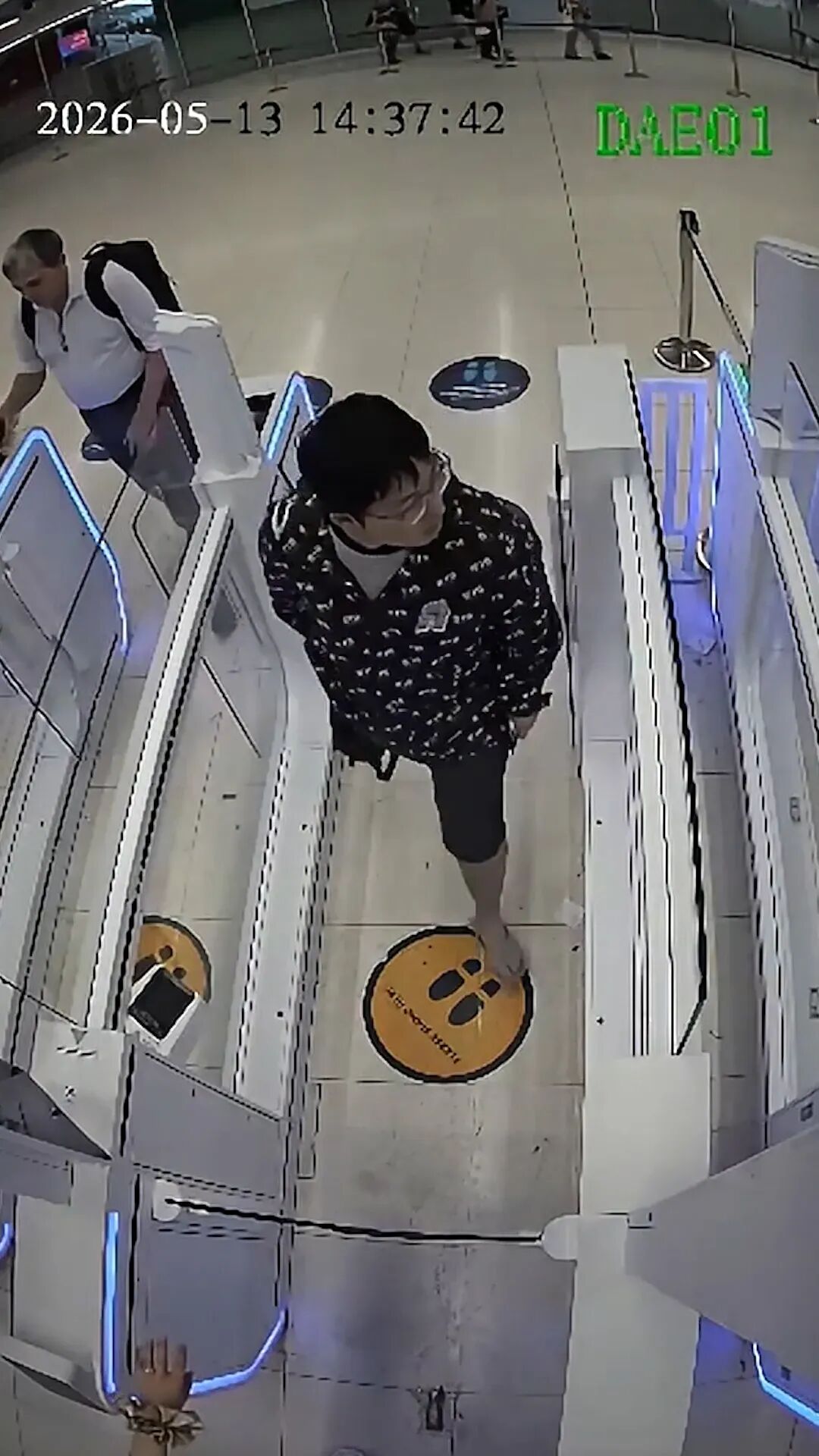 2055798853858279424.jpg